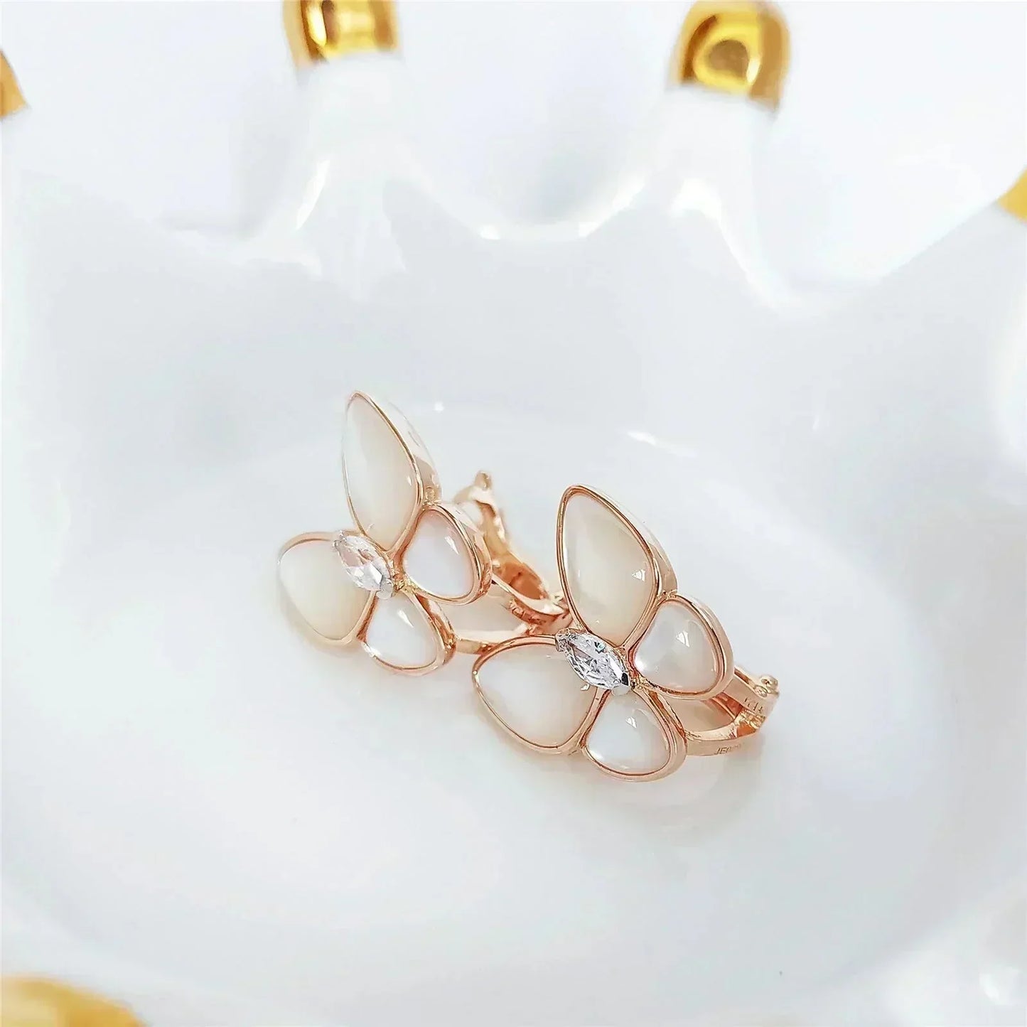 [ECHO ]BUTTERFLY MOP DIAMOND EARRINGS