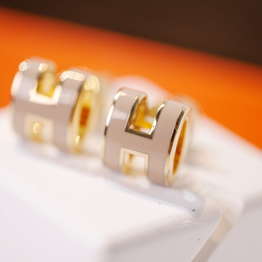 [ECHO ]MINI POP H GOLD EARRINGS GREY