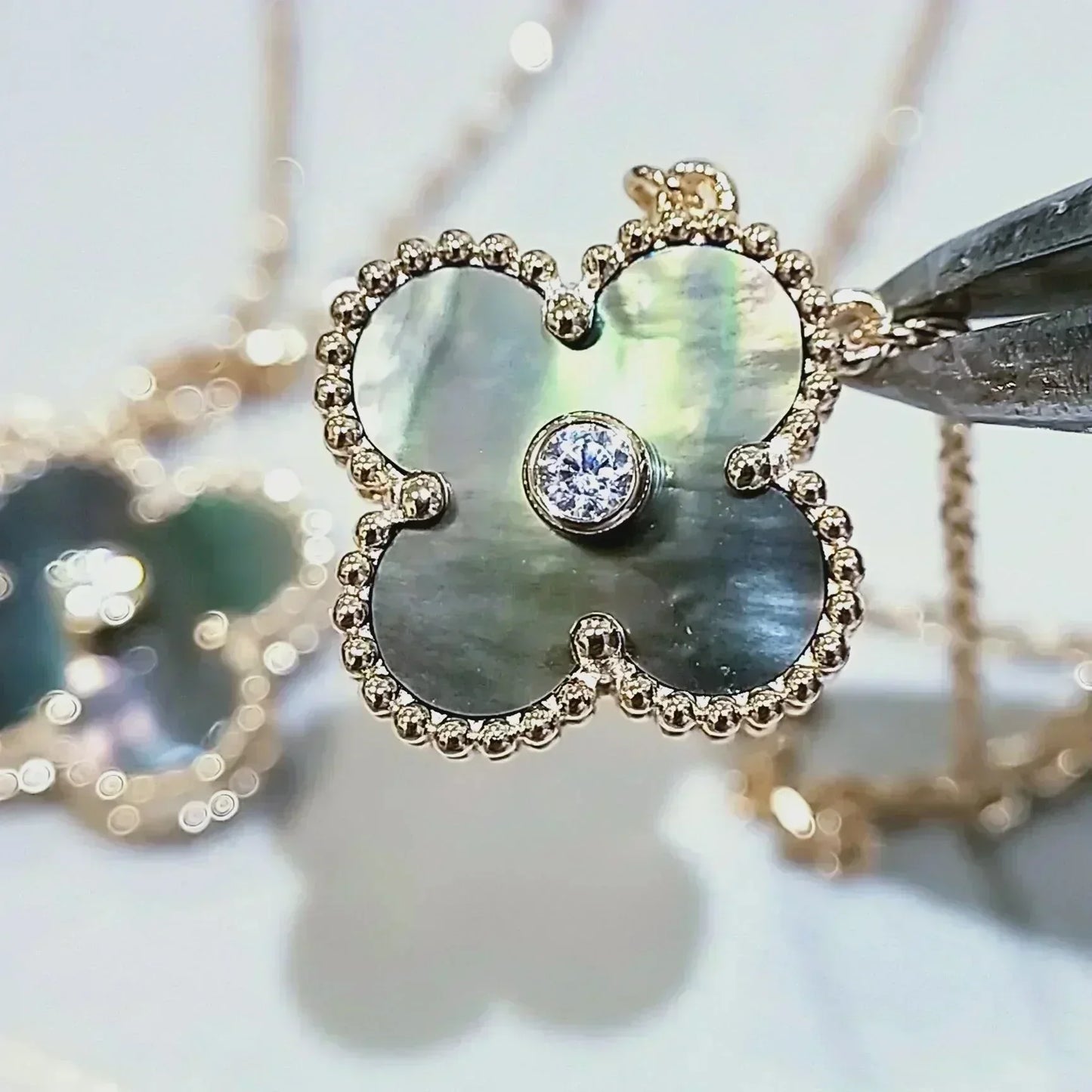 [ECHO ]CLOVER 15MM DIAMOND AND MOTHER-OF-GREY NECKLACE