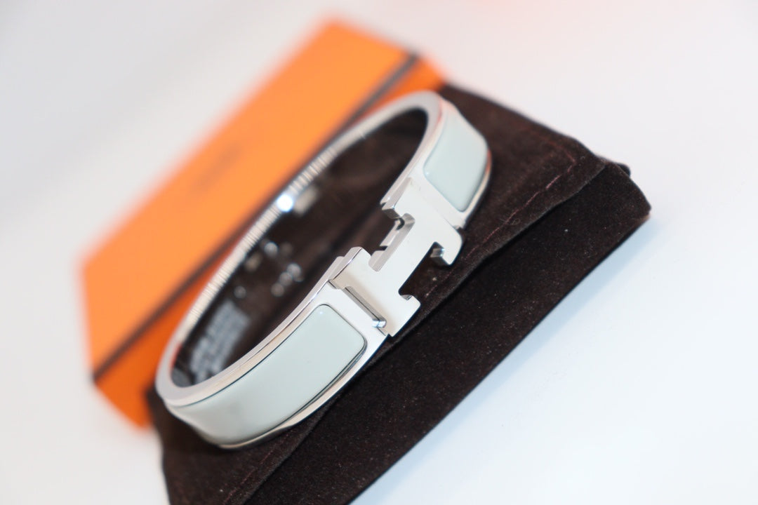 [ECHO ]H LIGHT BLUE BRACELET