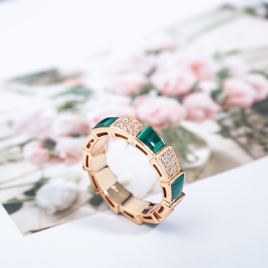 [ECHO ]SERPENTI RING PINK GOLD MALACHITE DIAMOND PAVED 4MM