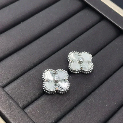 [ECHO ]CLOVER MINI 9.5MM LASER EARRINGS