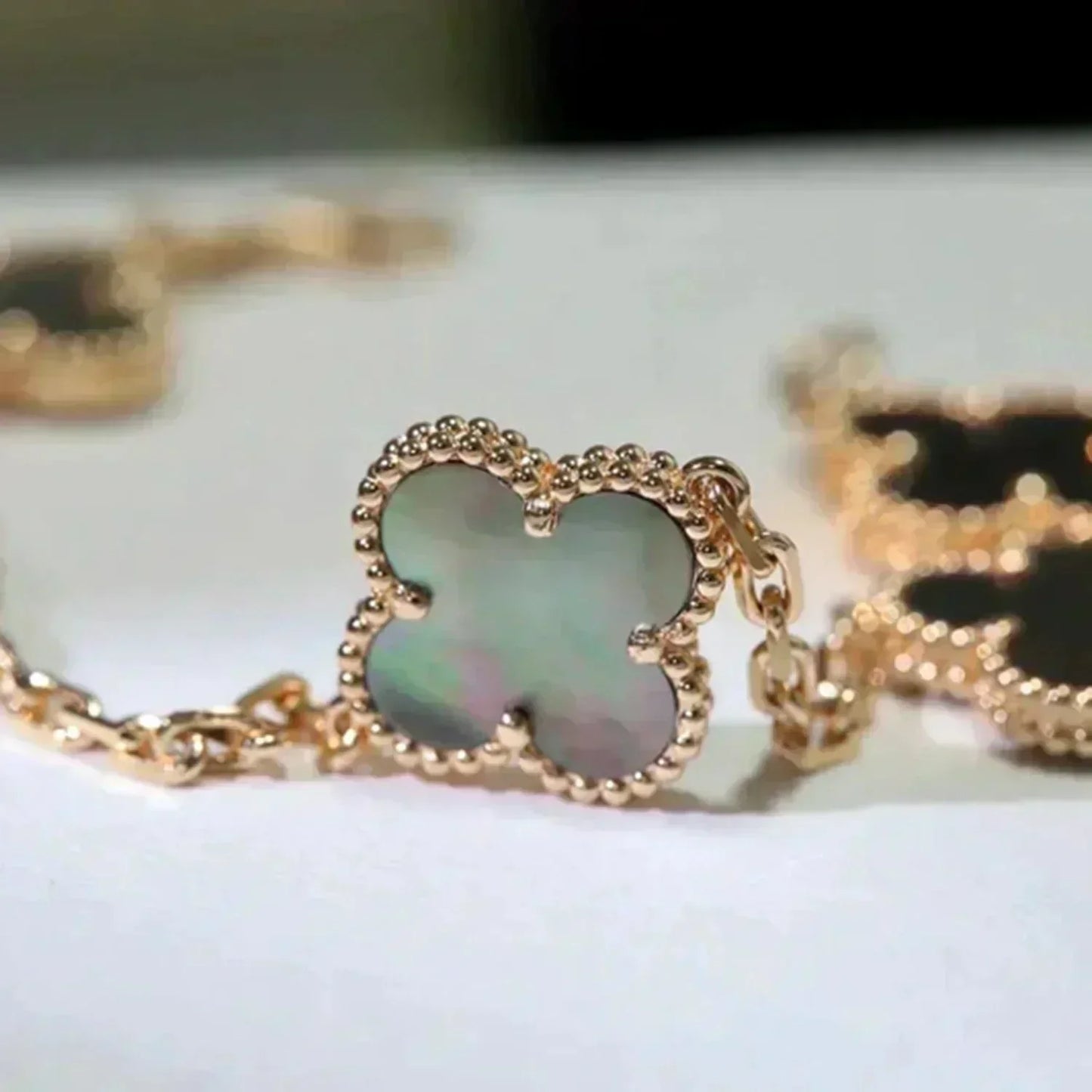 [ECHO ]CLOVER 5 MOTIF GRAY MOP  BRACELET