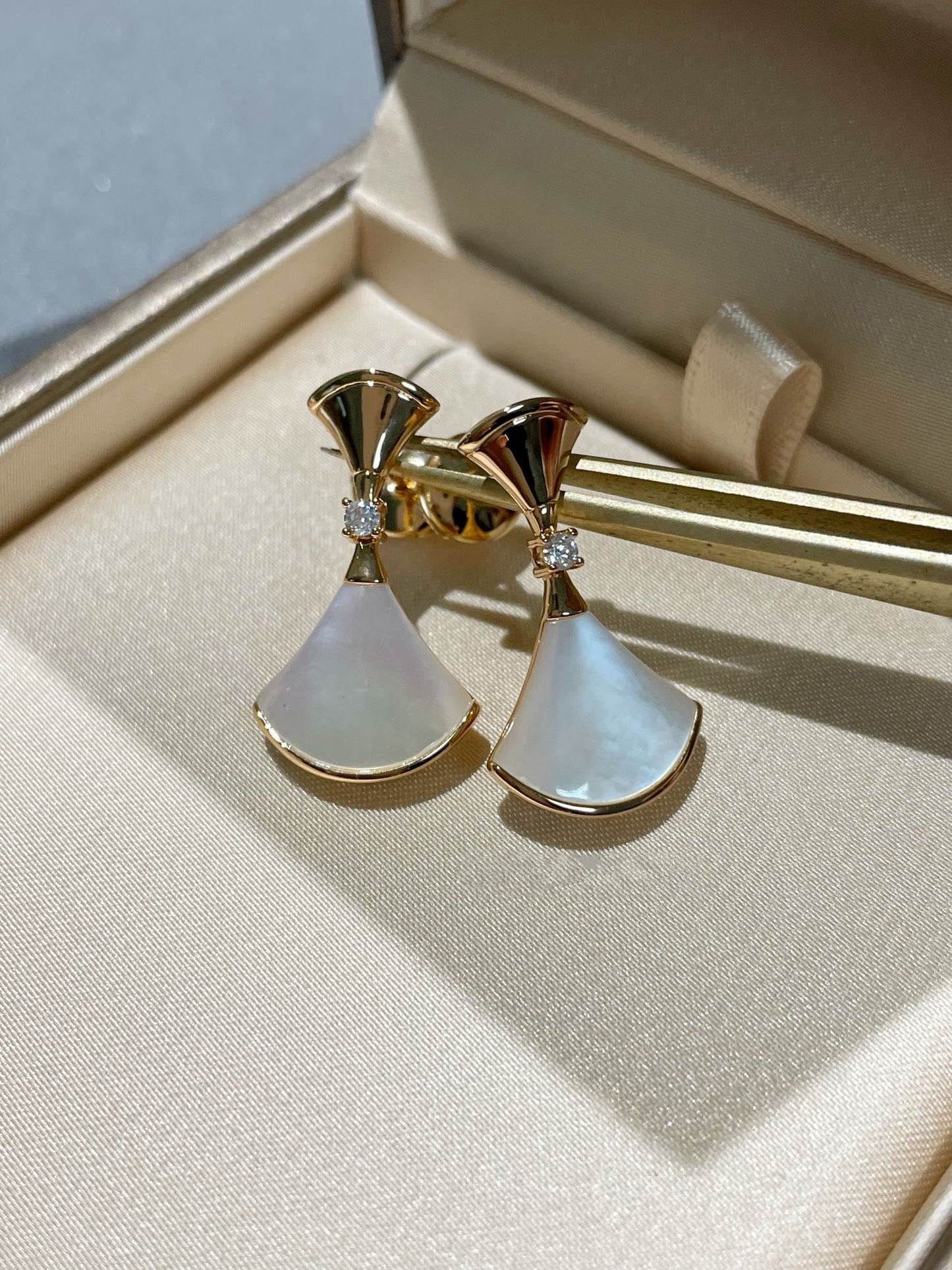 [ECHO ]DREAM MOP 1 DIAMOND EARRINGS