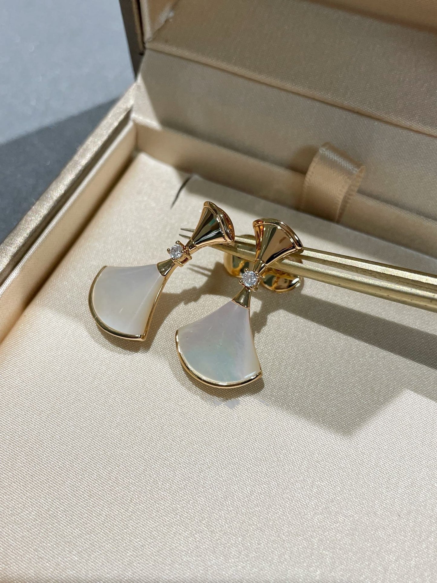 [ECHO ]DREAM MOP 1 DIAMOND EARRINGS