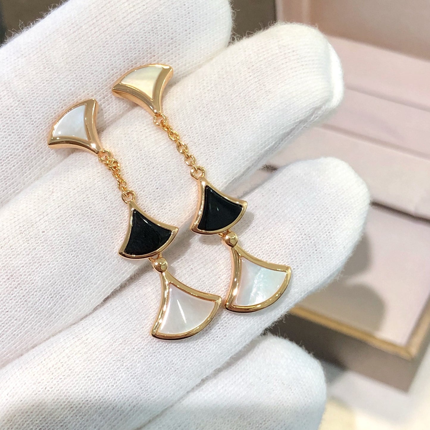 [ECHO ]DREAM EARRINGS 3 MOTIFS ONYX MOP PINK GOLD