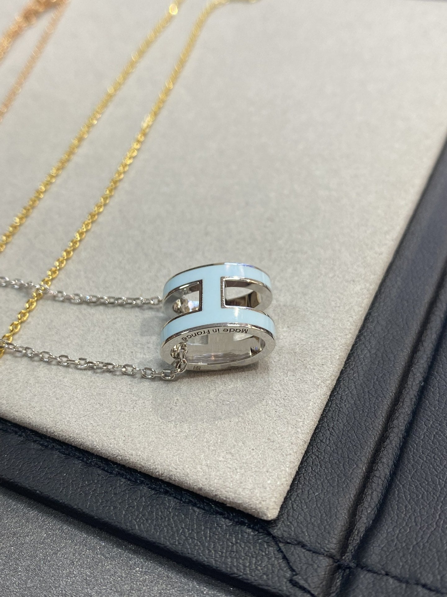 [ECHO ]POP H LIGHT BLUE NECKLACE