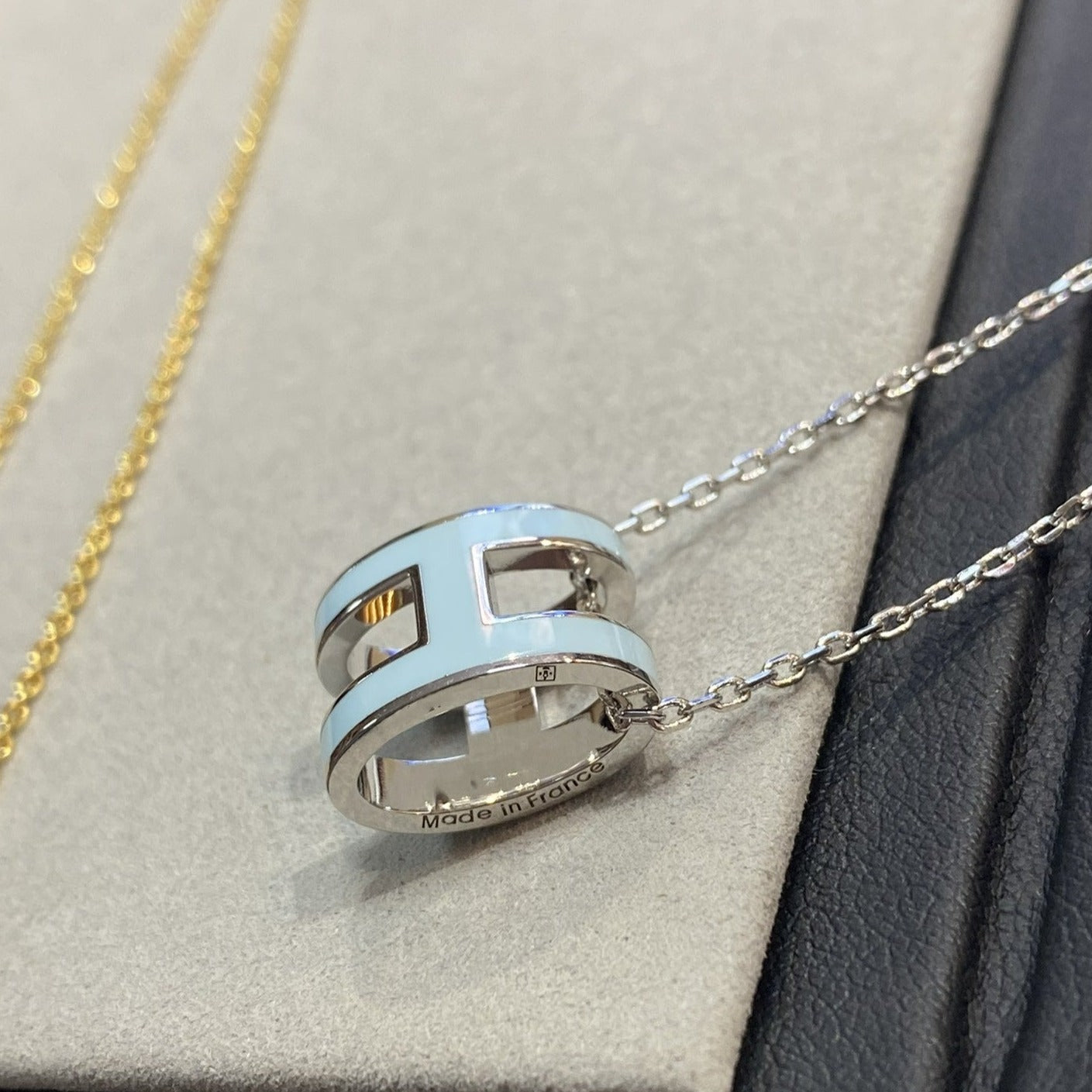 [ECHO ]POP H LIGHT BLUE NECKLACE