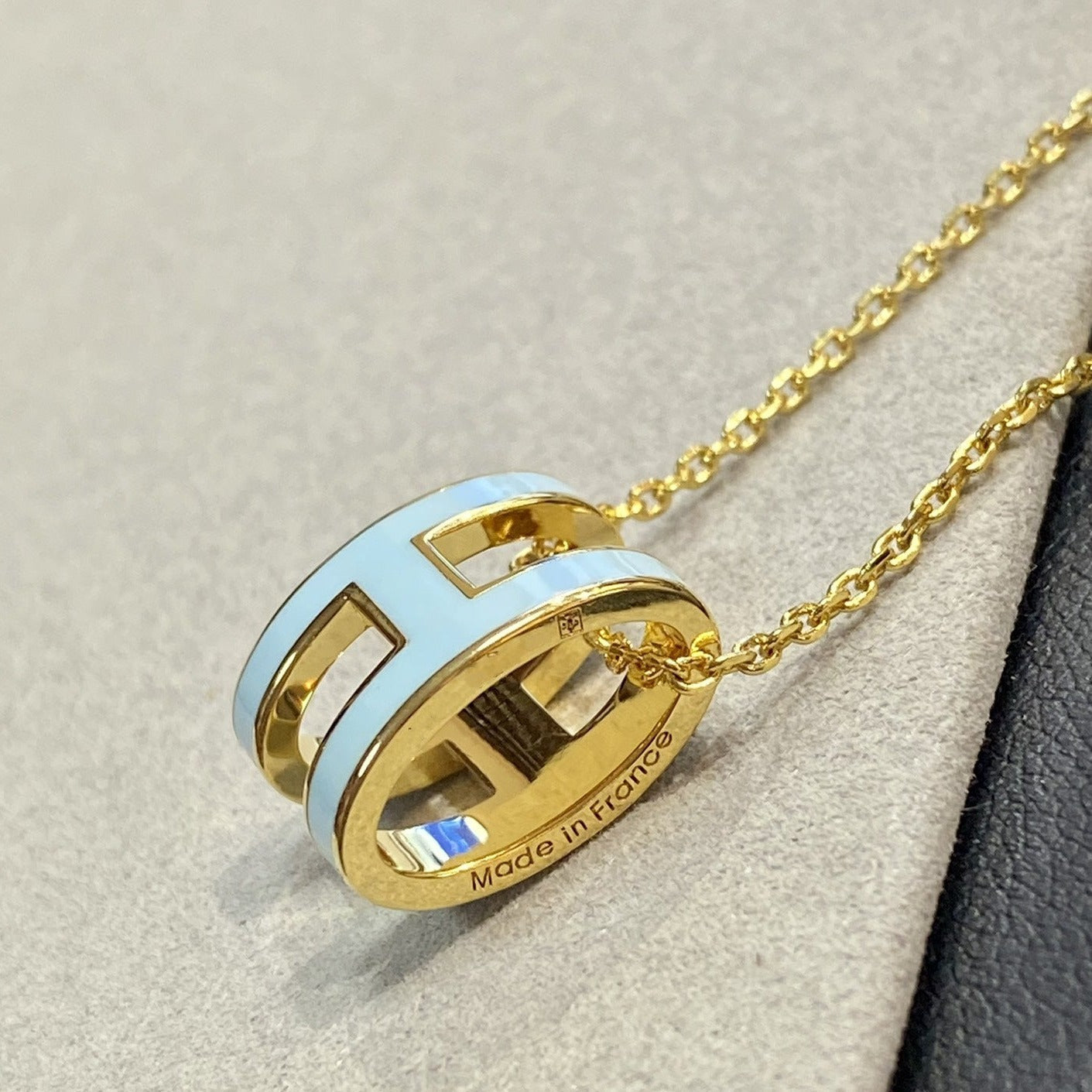 [ECHO ]POP H LIGHT BLUE NECKLACE