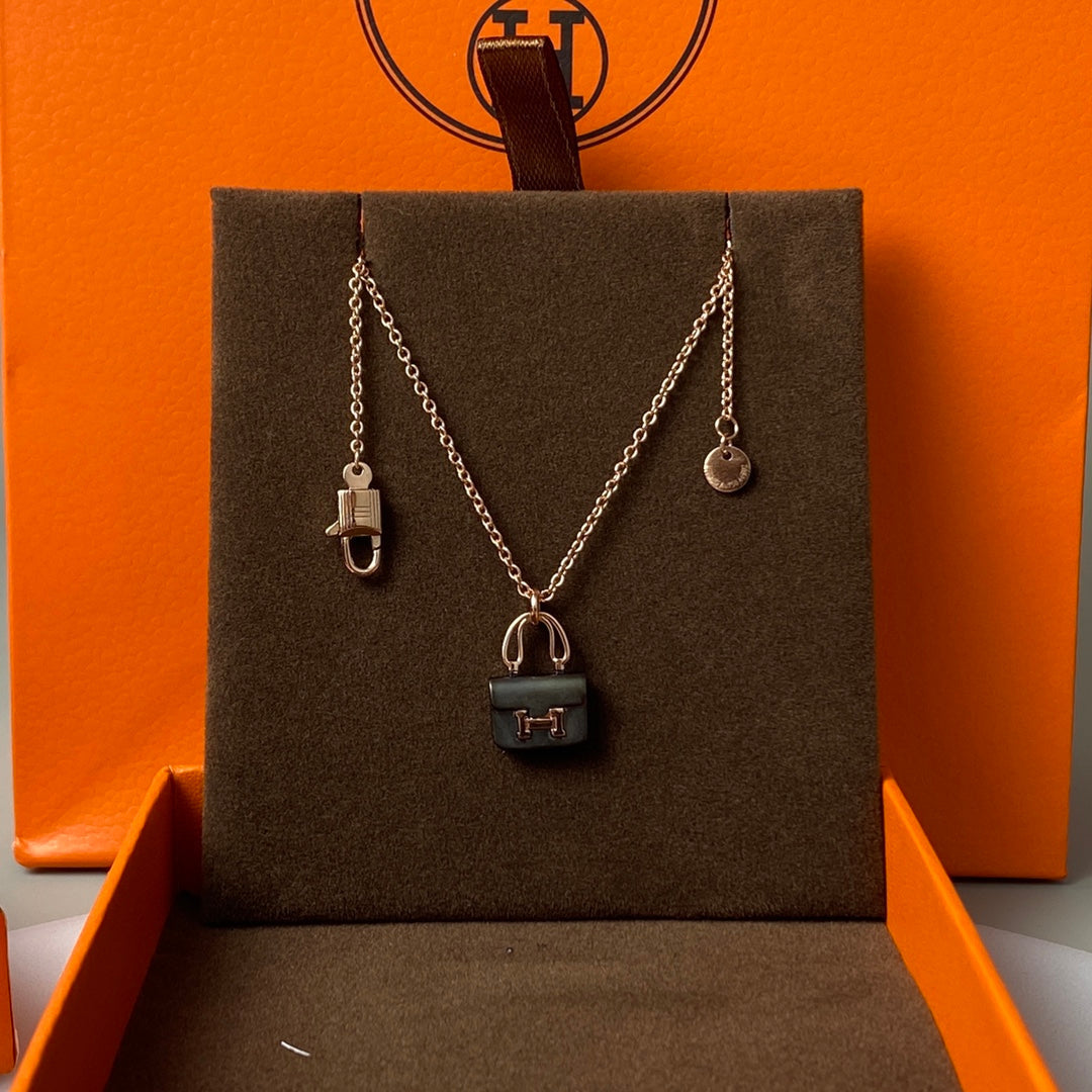 [ECHO ]CONSTANCE BLACK PEDANT PINK GOLD NECKLACE