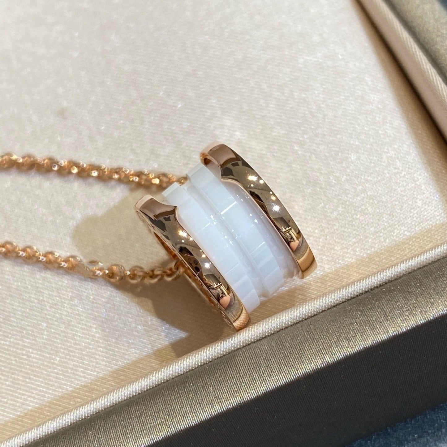 [ECHO ]ZERO 1 WHITE CERAMIC PINK GOLD NECKLACE