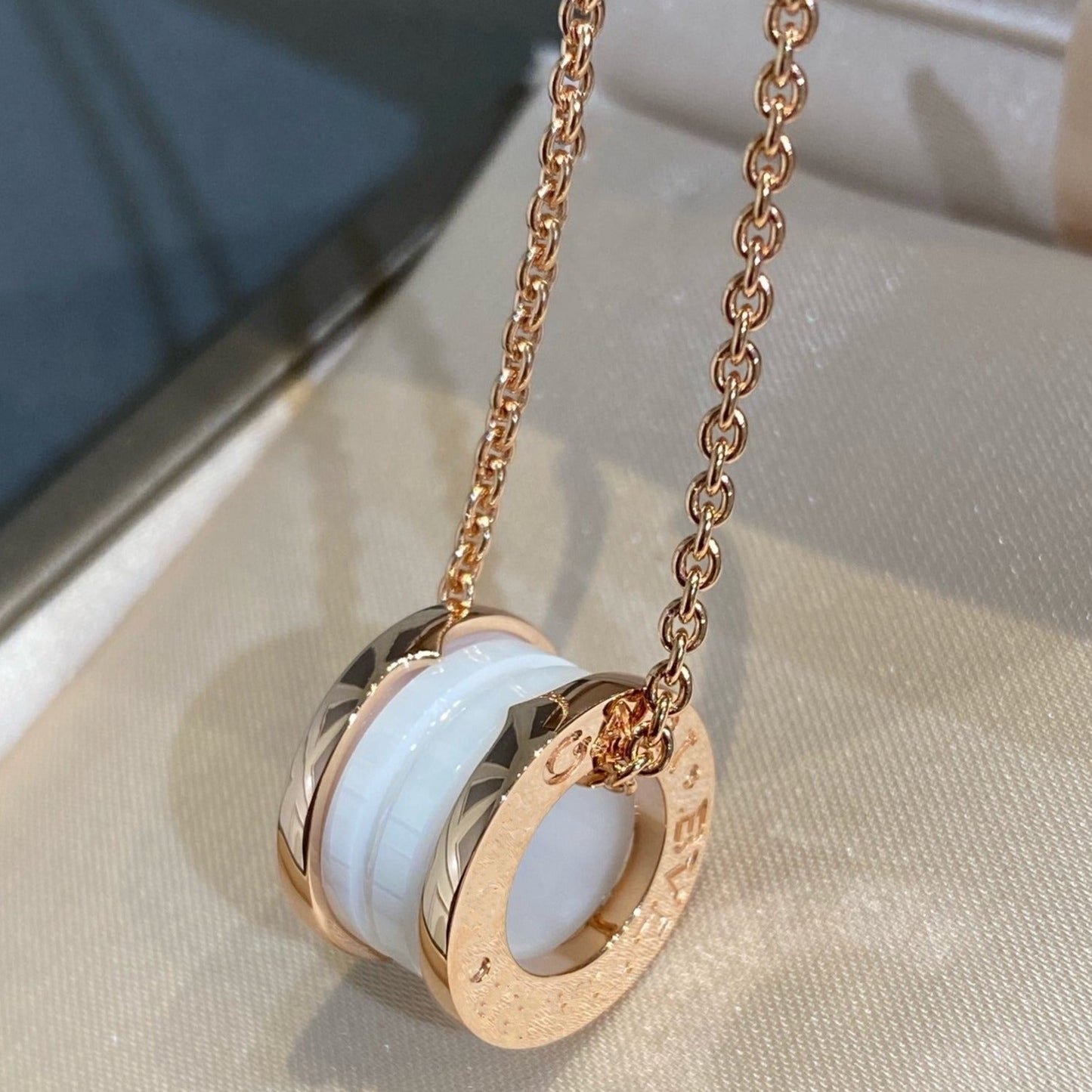 [ECHO ]ZERO 1 WHITE CERAMIC PINK GOLD NECKLACE