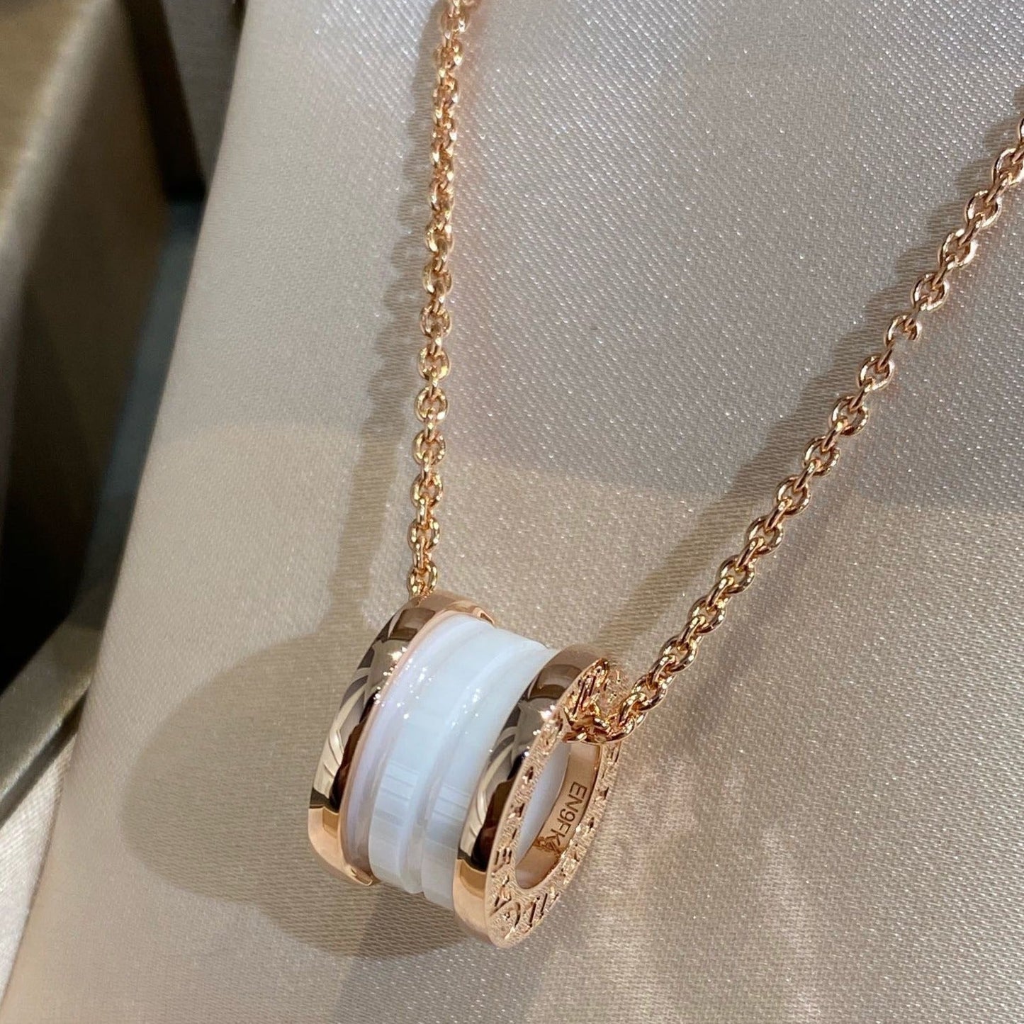 [ECHO ]ZERO 1 WHITE CERAMIC PINK GOLD NECKLACE