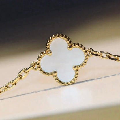 [ECHO ]CLOVER 20 MOTIFS WHITE MOP NECKLACE
