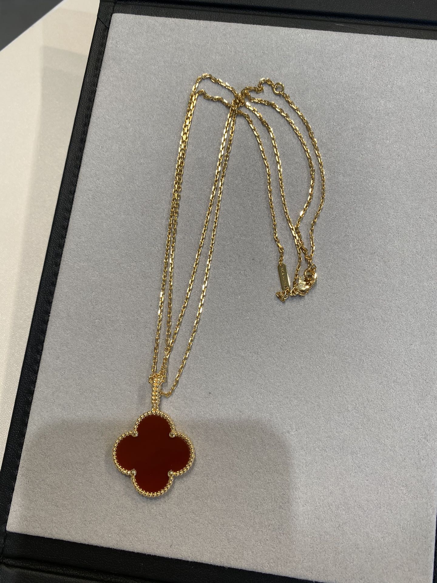 [ECHO ]CLOVER 25MM NECKLACE GOLD CARNELIAN
