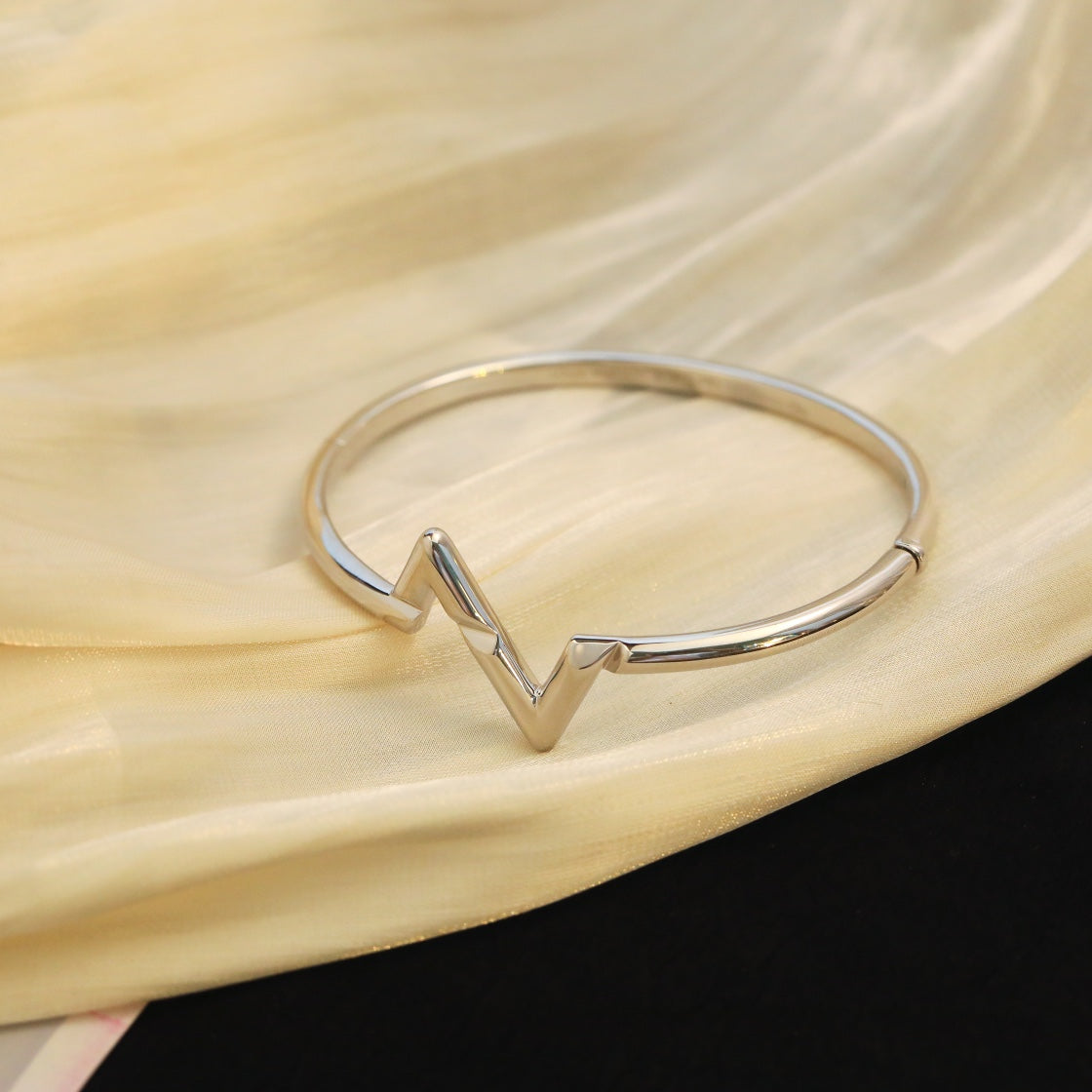 [ECHO ]VOLTE UPSITE DOWN BRACELET