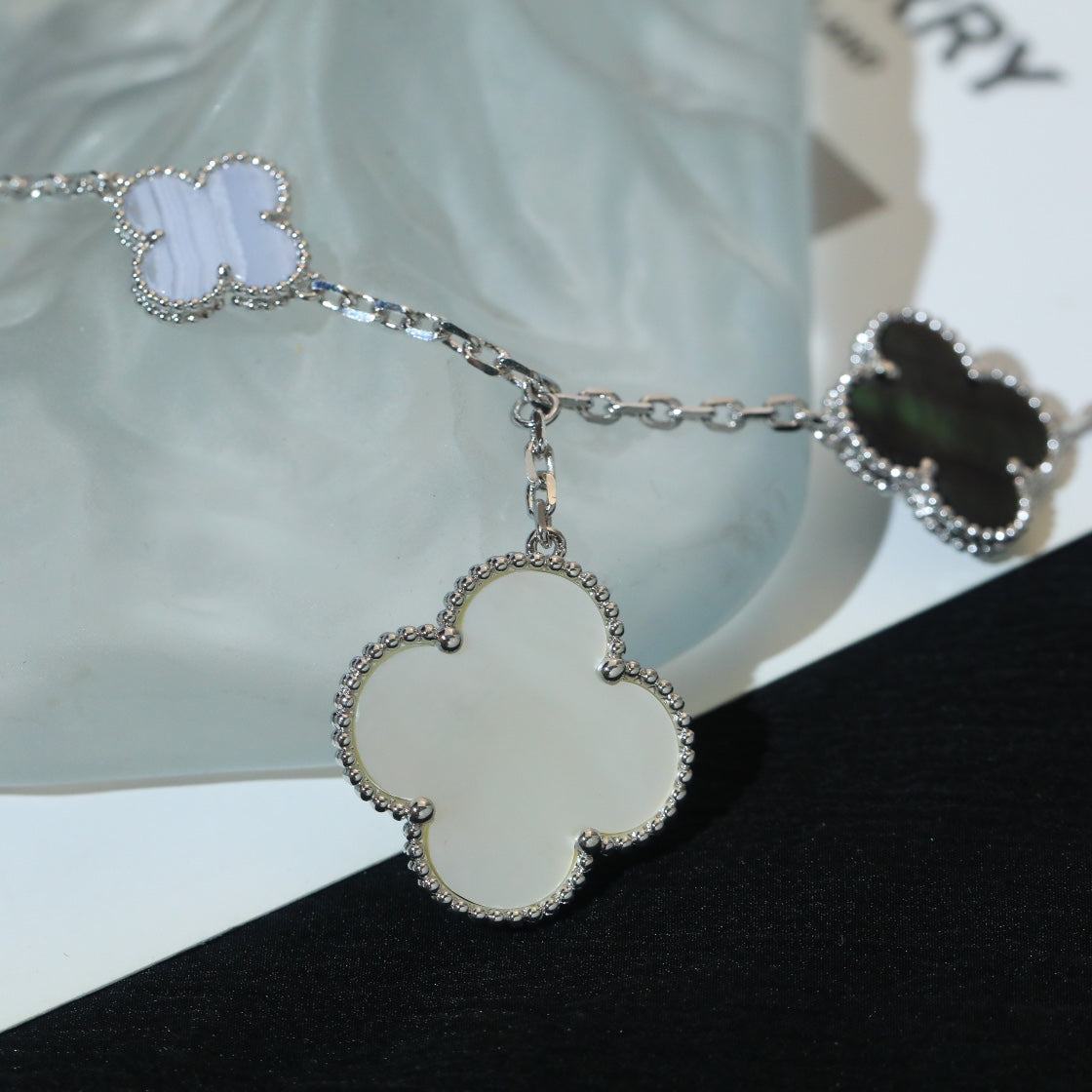 [ECHO ]CLOVER BRACELET 5 MOTIFS MOP CHALCEDONY SILVER