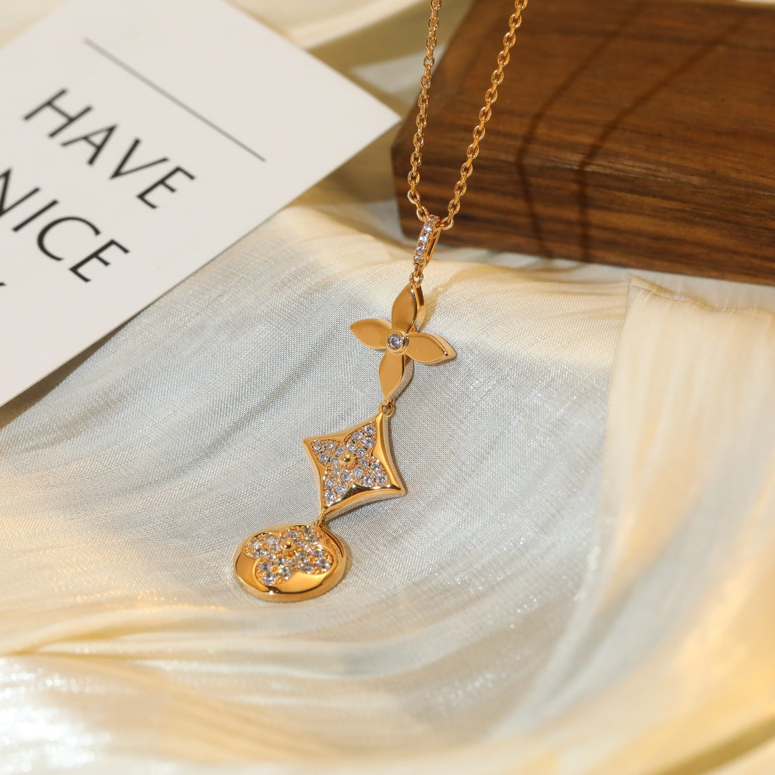[ECHO ]STAR AND SUN DIAMOND PINK GOLD NECKLACE