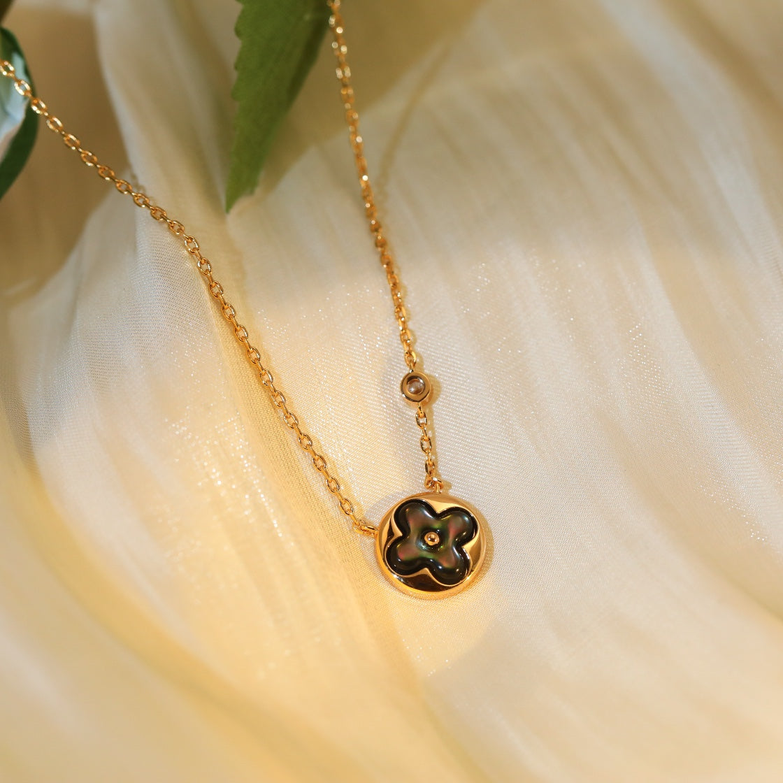 [ECHO ]SUN PEDANT PINK GOLD 1 DIAMOND NECKLACE