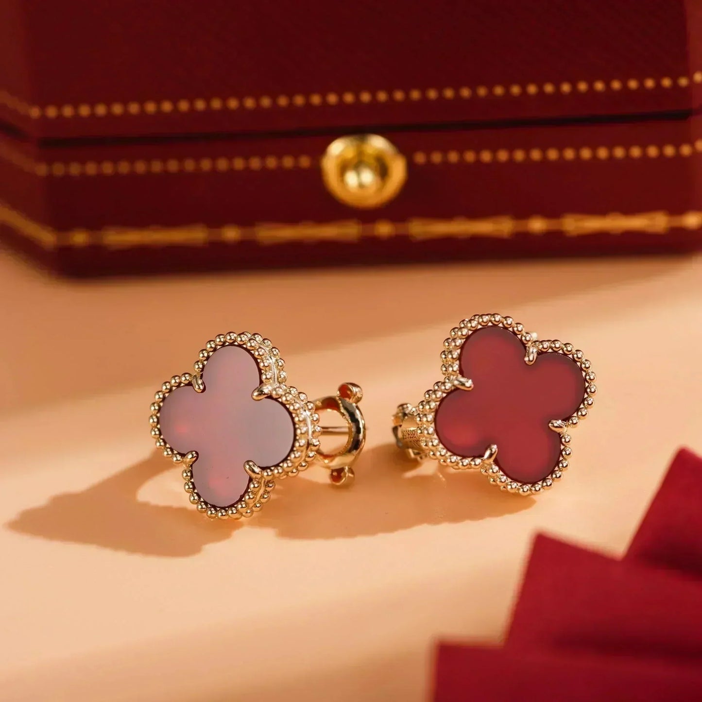 [ECHO ]CLOVER MEDIUM 1 MOTIFS CARNELIAN  EARRINGS