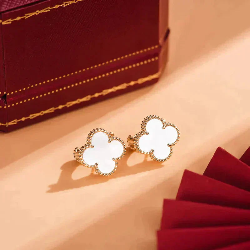 [ECHO ]CLOVER MEDIUM 1 MOTIFS  WHITE MOP STUD EARRINGS