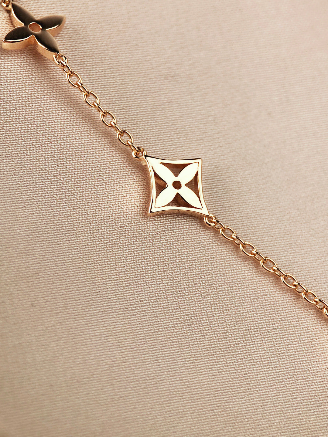 [ECHO ]STAR AND SUN 7 MOTIFS GOLD BRACELET