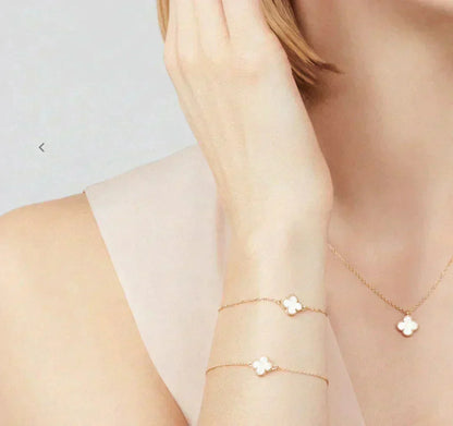 [ECHO ]CLOVER MINI 9.5MM WHITE MOTHER-OF-PEARL NECKLACE