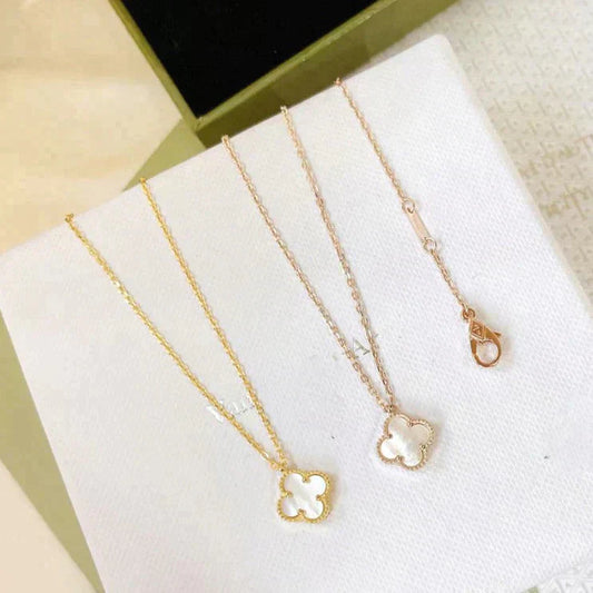 [ECHO ]CLOVER MINI 9.5MM WHITE MOTHER-OF-PEARL NECKLACE