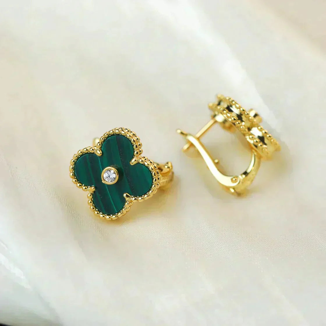 [ECHO ]CLOVER MEDIUM 1 MOTIFS MALACHITE DIAMOND EARRINGS