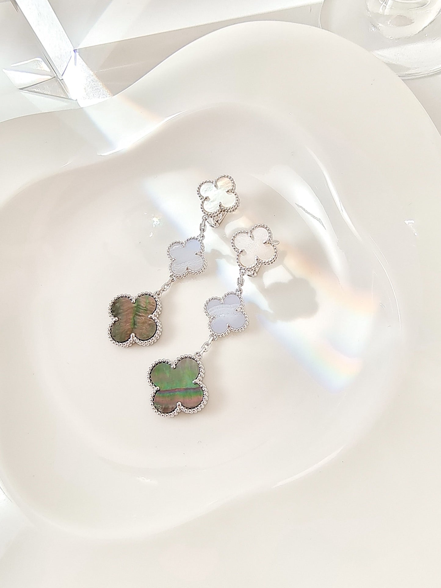 [ECHO ]CLOVER 3 MOTIFS CHALCEDONY DARK MOP SILVER EARRINGS