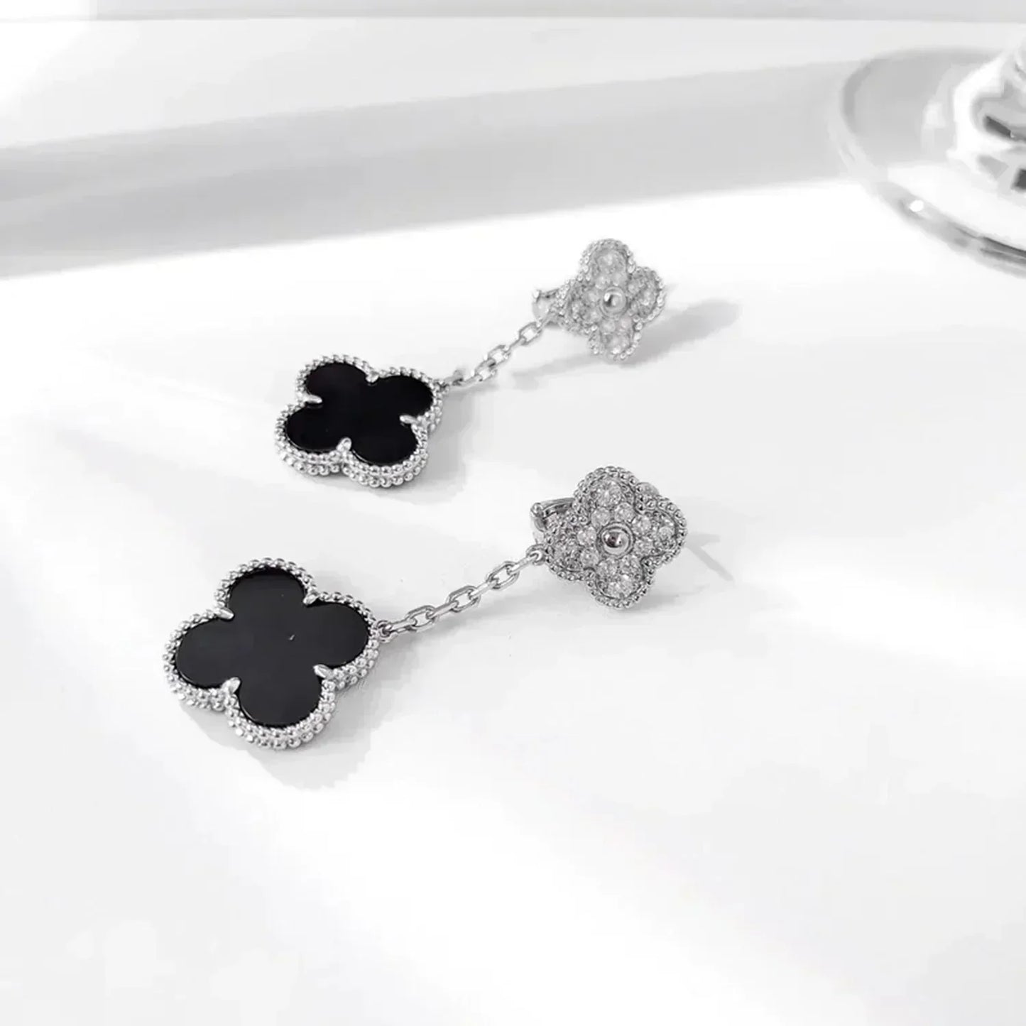 [ECHO ]CLOVER 2 MOTIFS  DIAMOND ONYX EARRINGS SILVER