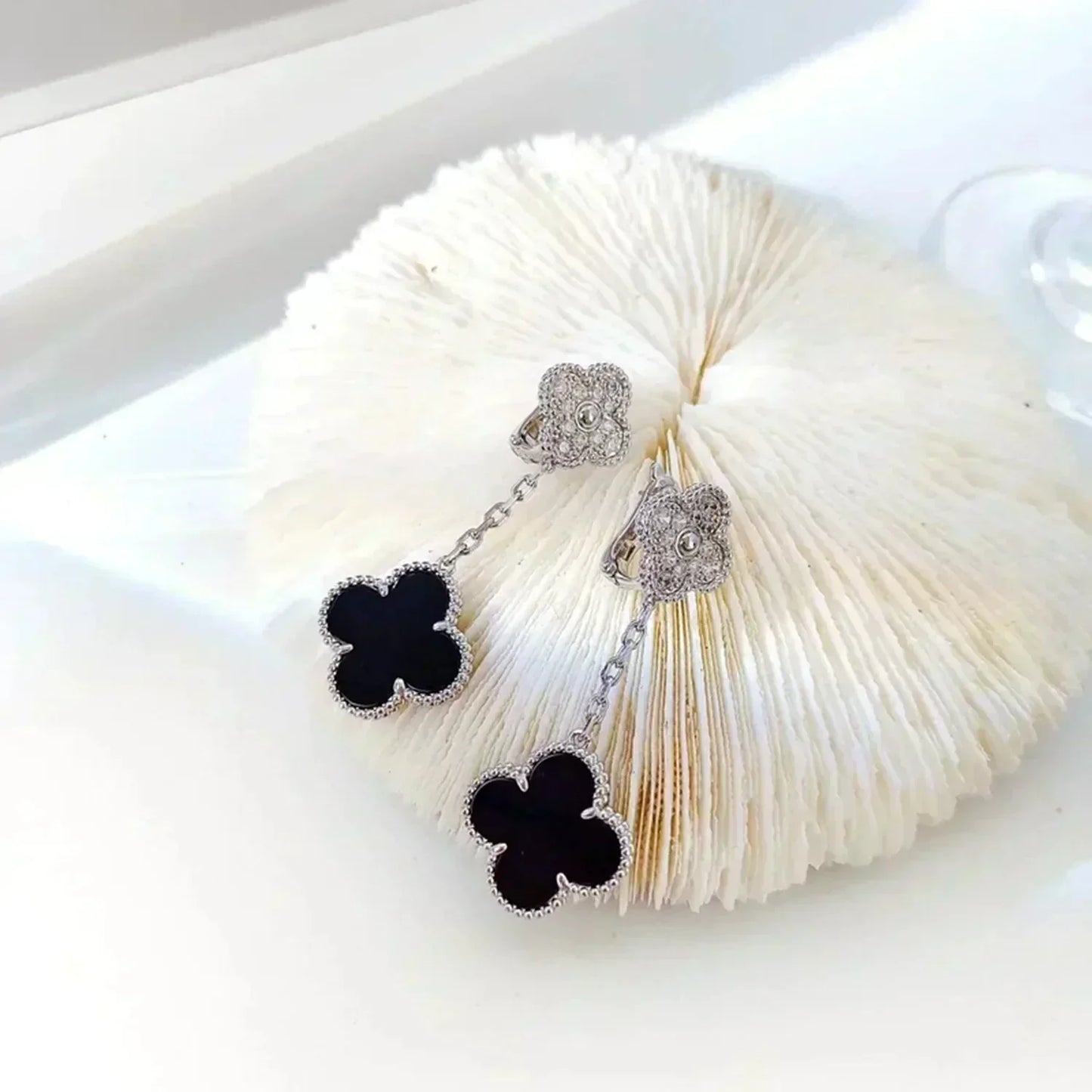 [ECHO ]CLOVER 2 MOTIFS  DIAMOND ONYX EARRINGS SILVER