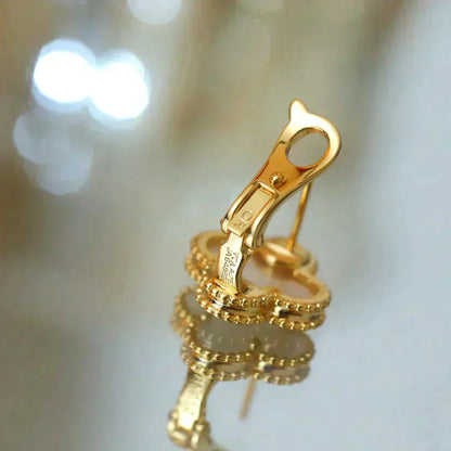 [ECHO ]CLOVER MEDIUM 1 MOTIFS  WHITE MOP STUD EARRINGS
