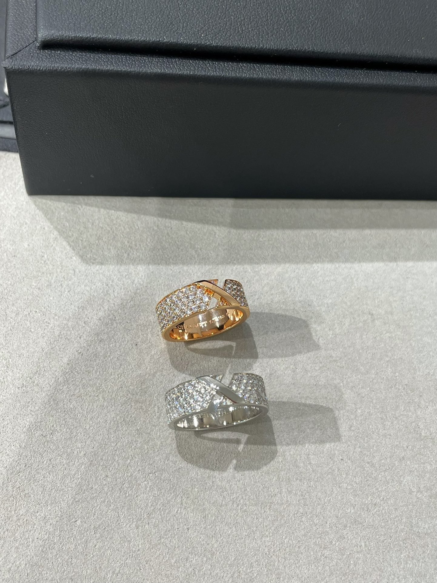 [ECHO ]LIENS EVIDENCE  DIAMOND PAVED RING