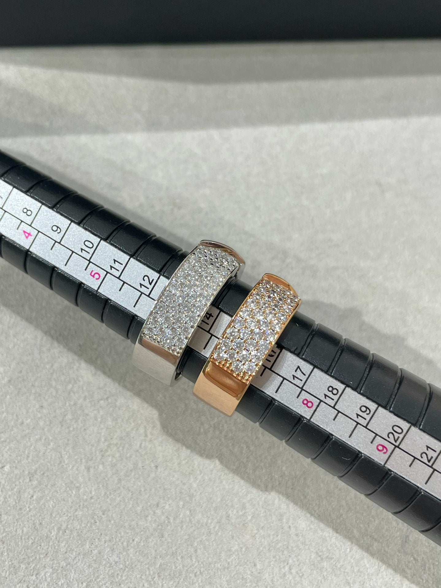 [ECHO ]LIENS EVIDENCE  DIAMOND PAVED RING