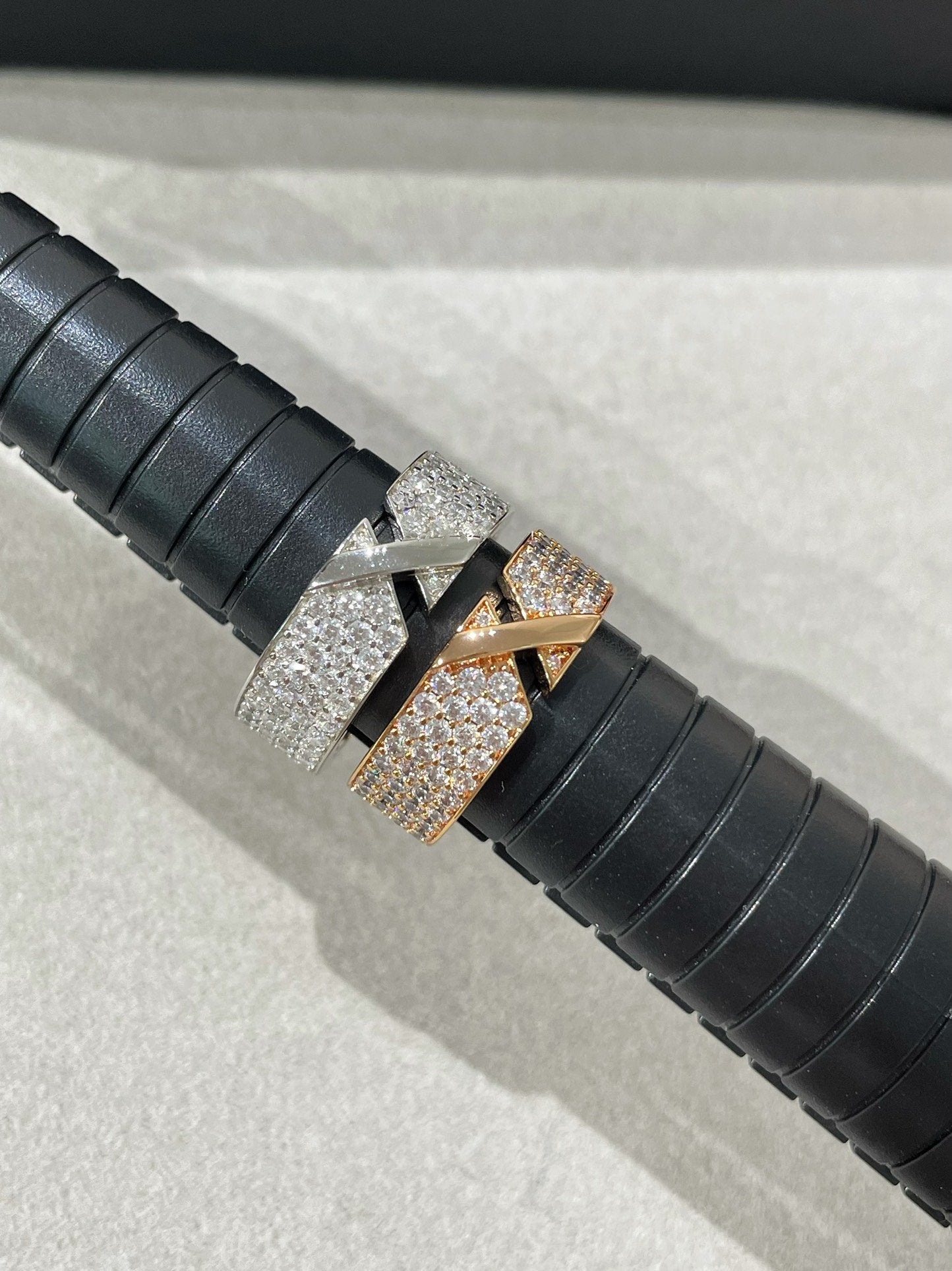 [ECHO ]LIENS EVIDENCE  DIAMOND PAVED RING