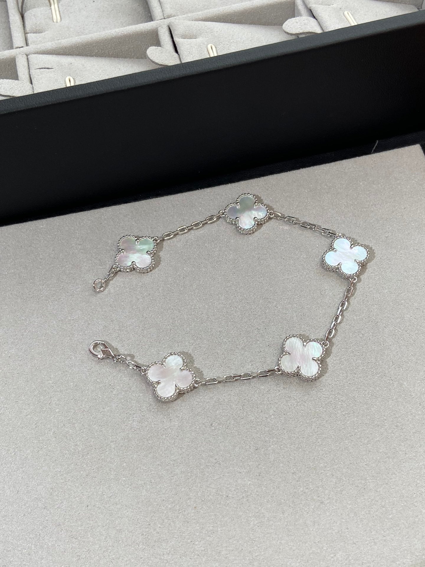 [ECHO ]CLOVER SILVER MOP 5 MOTIF BRACELET