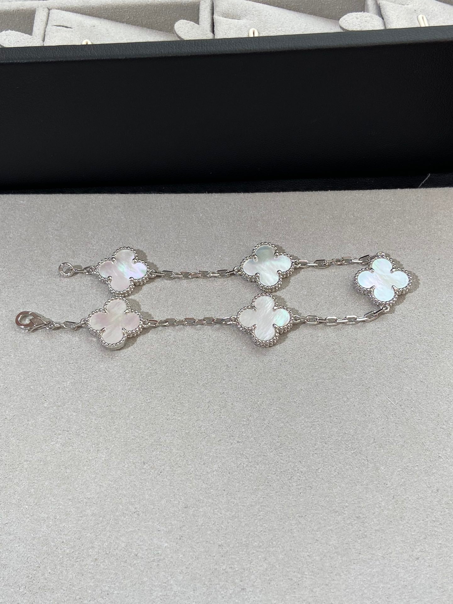 [ECHO ]CLOVER SILVER MOP 5 MOTIF BRACELET