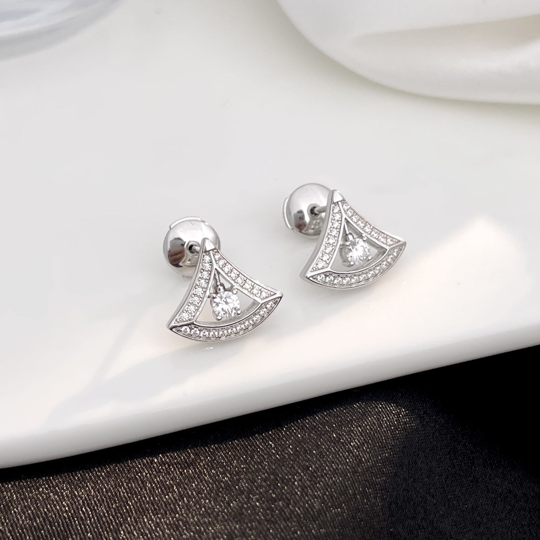 [ECHO ]DREAM MINI DIAMOND STUD EARRINGS