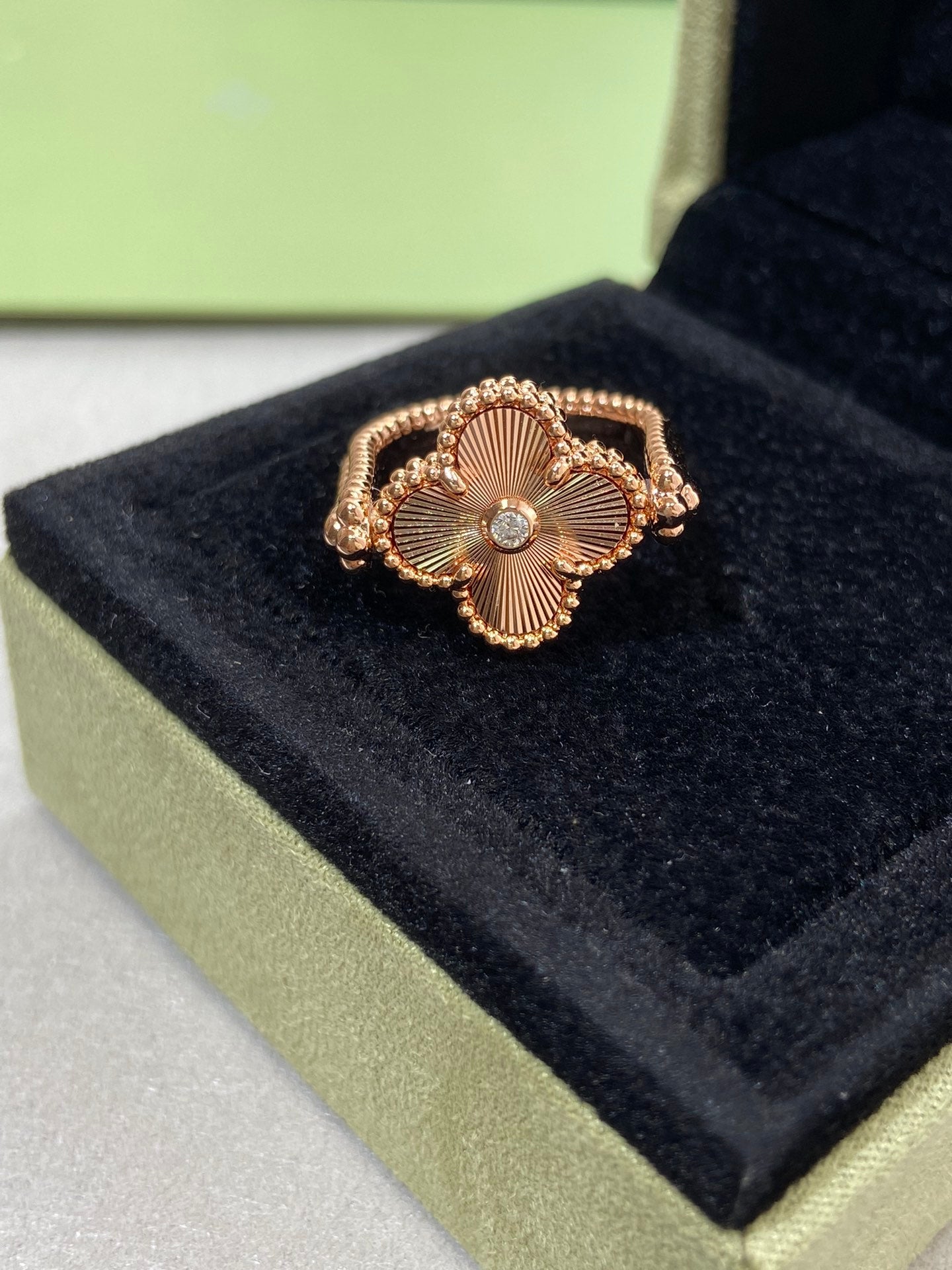 [ECHO ]CLOVER RIVERSIBLE PINK GOLD RING