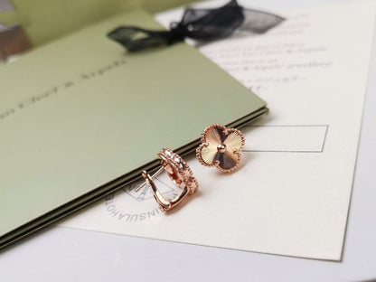 [ECHO ]CLOVER MEDIUM STUD EARRINGS