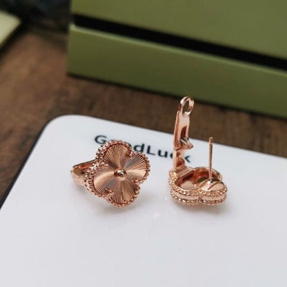 [ECHO ]CLOVER MEDIUM STUD EARRINGS