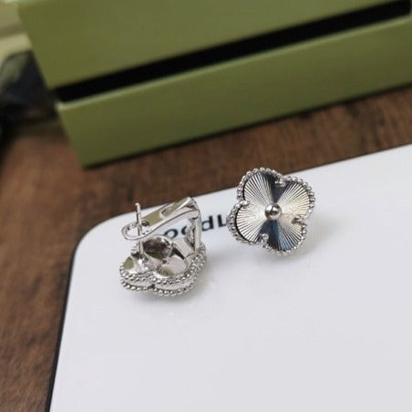[ECHO ]CLOVER MEDIUM STUD EARRINGS