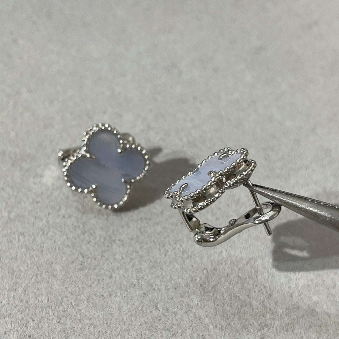 [ECHO ]CLOVER CHALCEDONY SILVER STUD EARRINGS