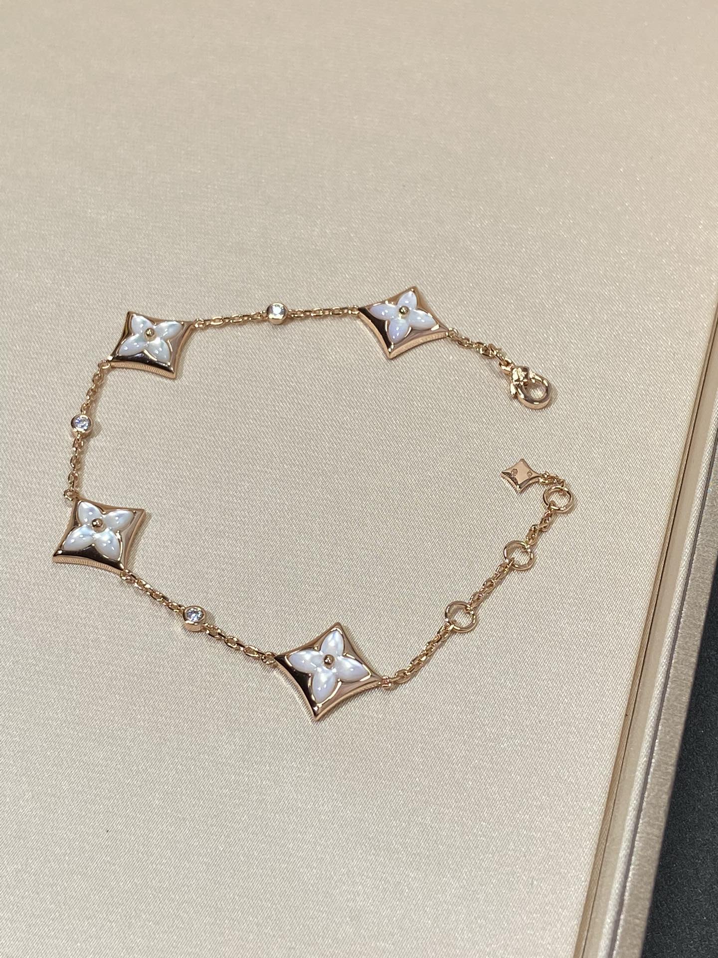 [ECHO ]STAR 4 MOTIF MOP DIAMOND PINK GOLD BRACELET