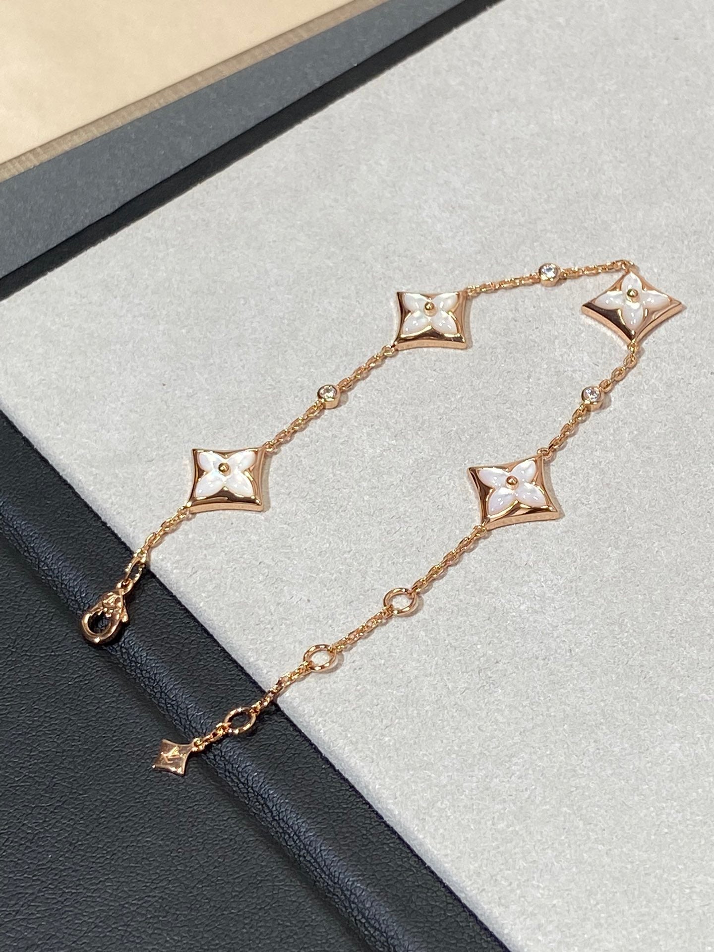 [ECHO ]STAR 4 MOTIF MOP DIAMOND PINK GOLD BRACELET