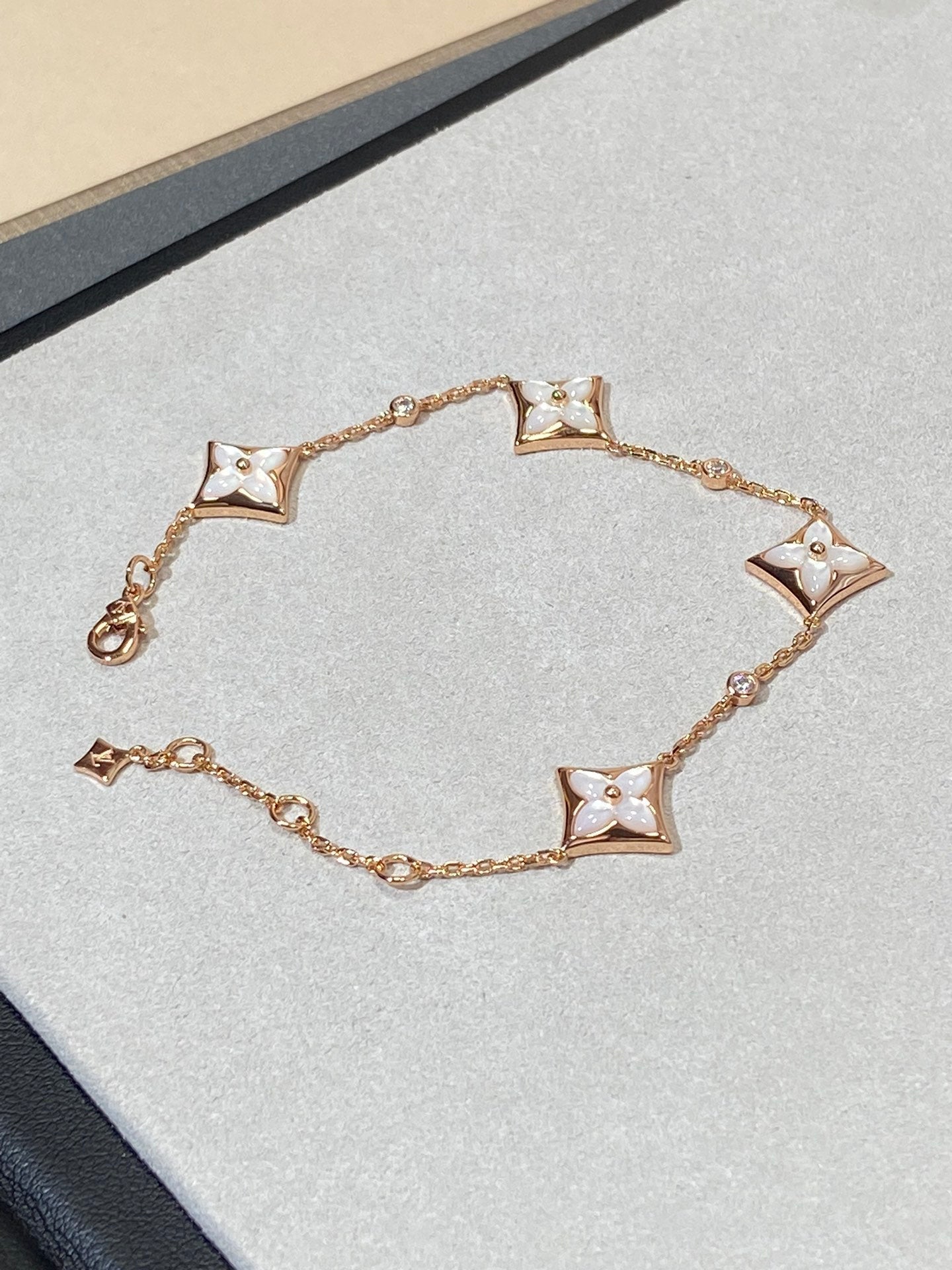 [ECHO ]STAR 4 MOTIF MOP DIAMOND PINK GOLD BRACELET