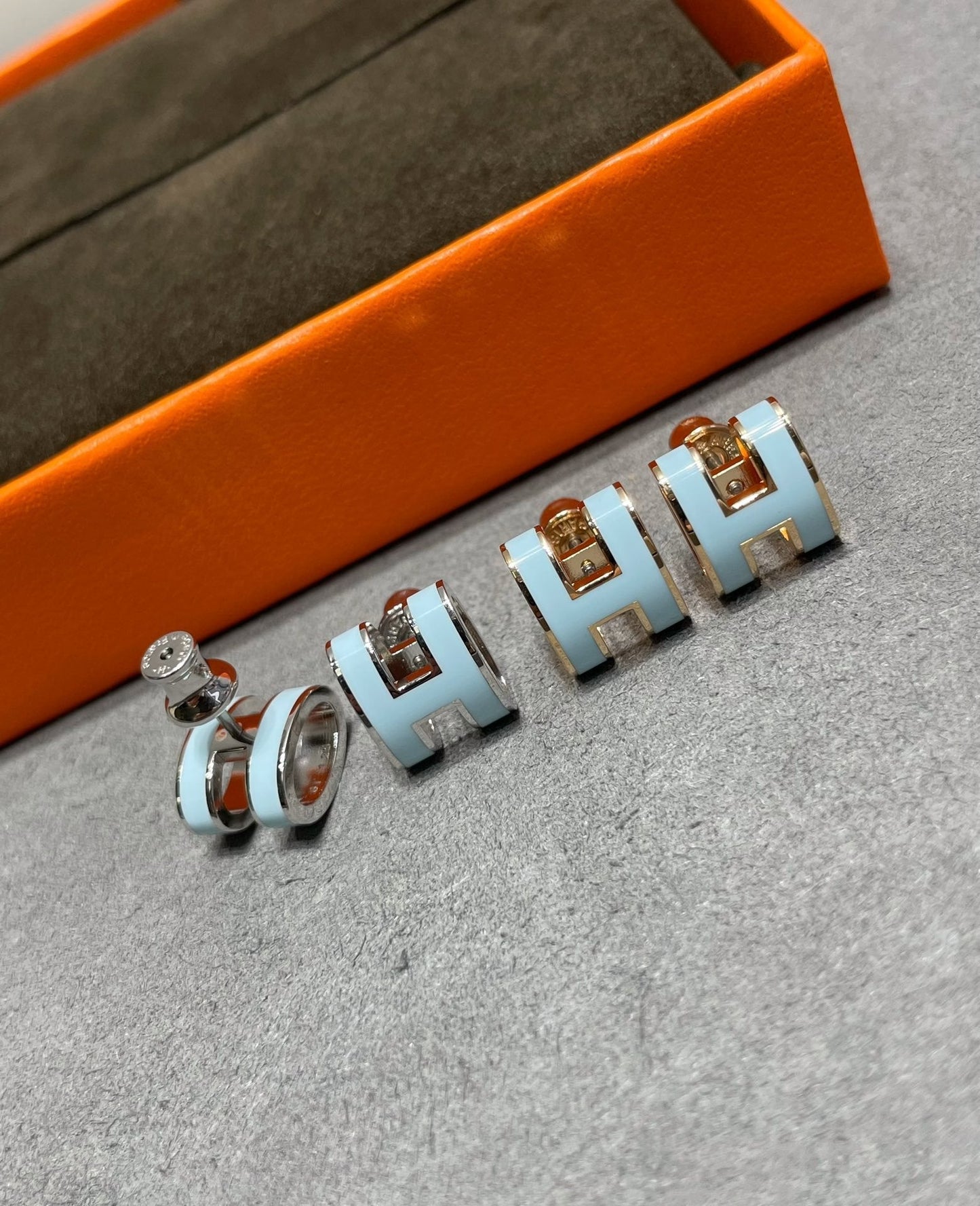 [ECHO ]POP H SKY BLUE STUD EARRINGS