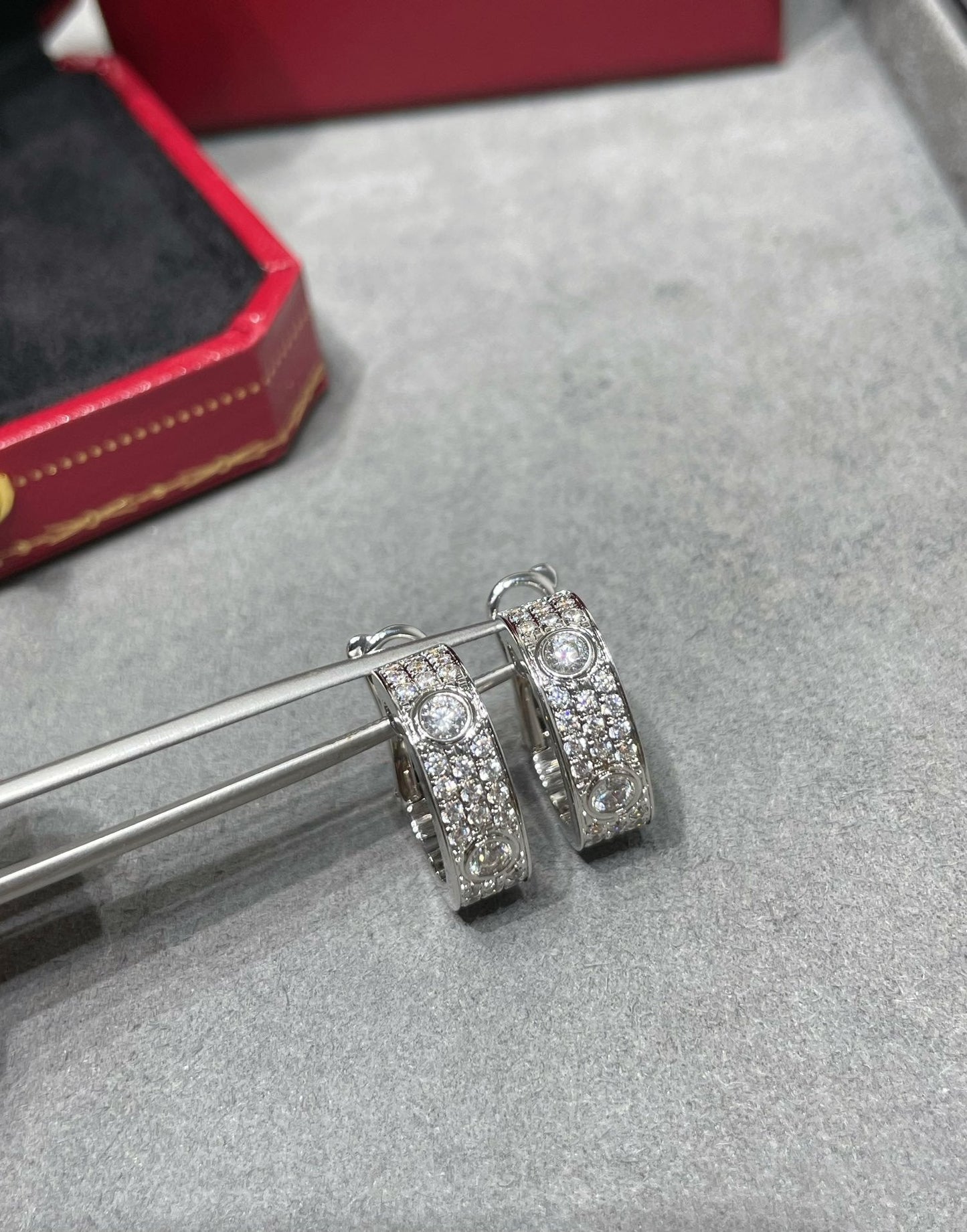 [ECHO ]LOVE 5.5MM DIAMOND PAVED EARRINGS