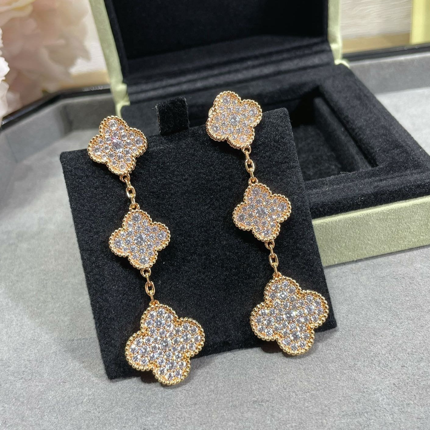 [ECHO ]CLOVER 3 MOTIFS DIAMOND PAVED ROSE GOLD EARRINGS